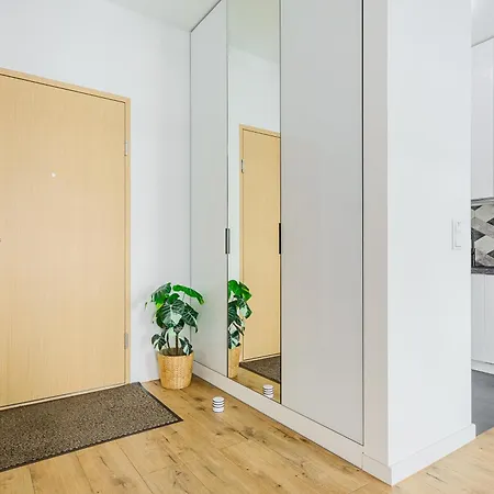 Lumina I 2-room With Balcony I Parking I Near The Railway Station Apartamento *