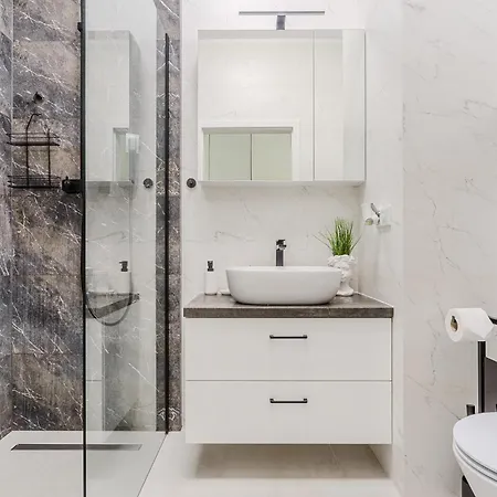 Lumina Near The Railway Station * ורשה