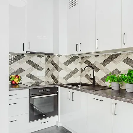 Lumina Near The Railway Station * ורשה