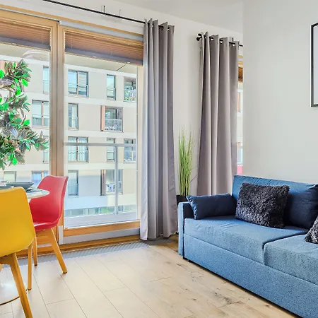 Lumina Near The Railway Station ורשה